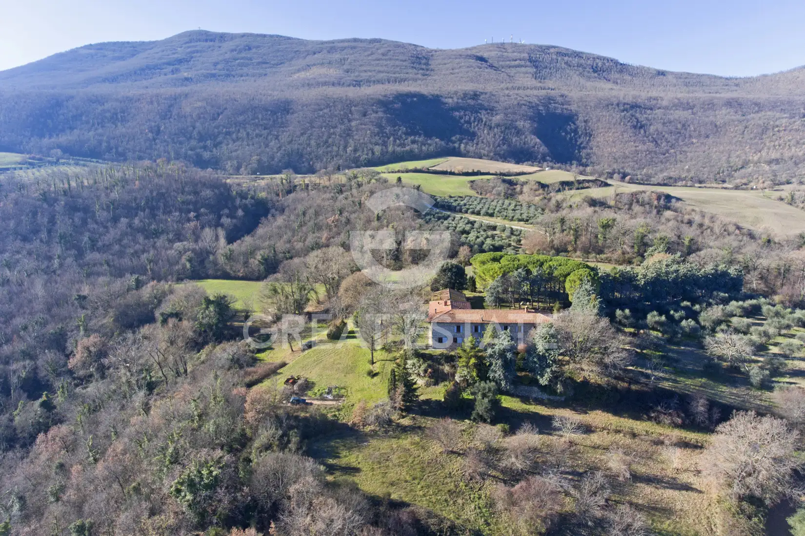 House 890m² in Italy, Siena. Priced at 1450000€ rent photo-7