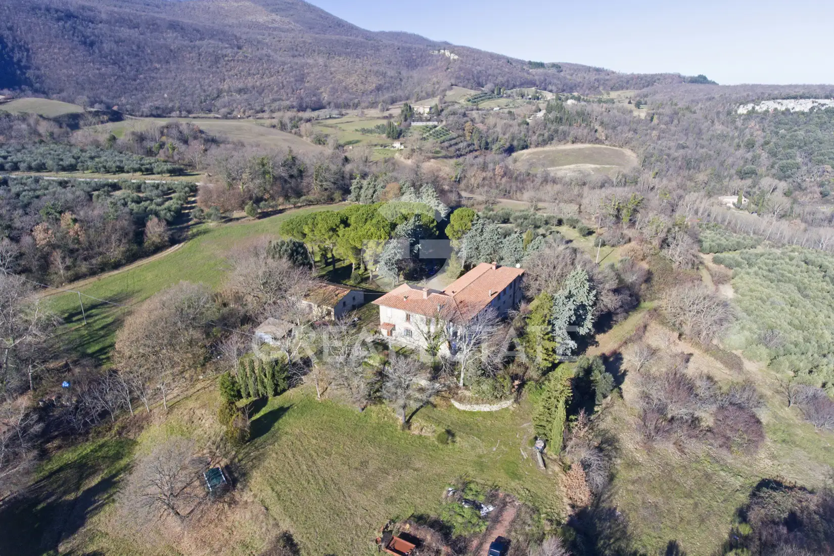 House 890m² in Italy, Siena. Priced at 1450000€ rent photo-8