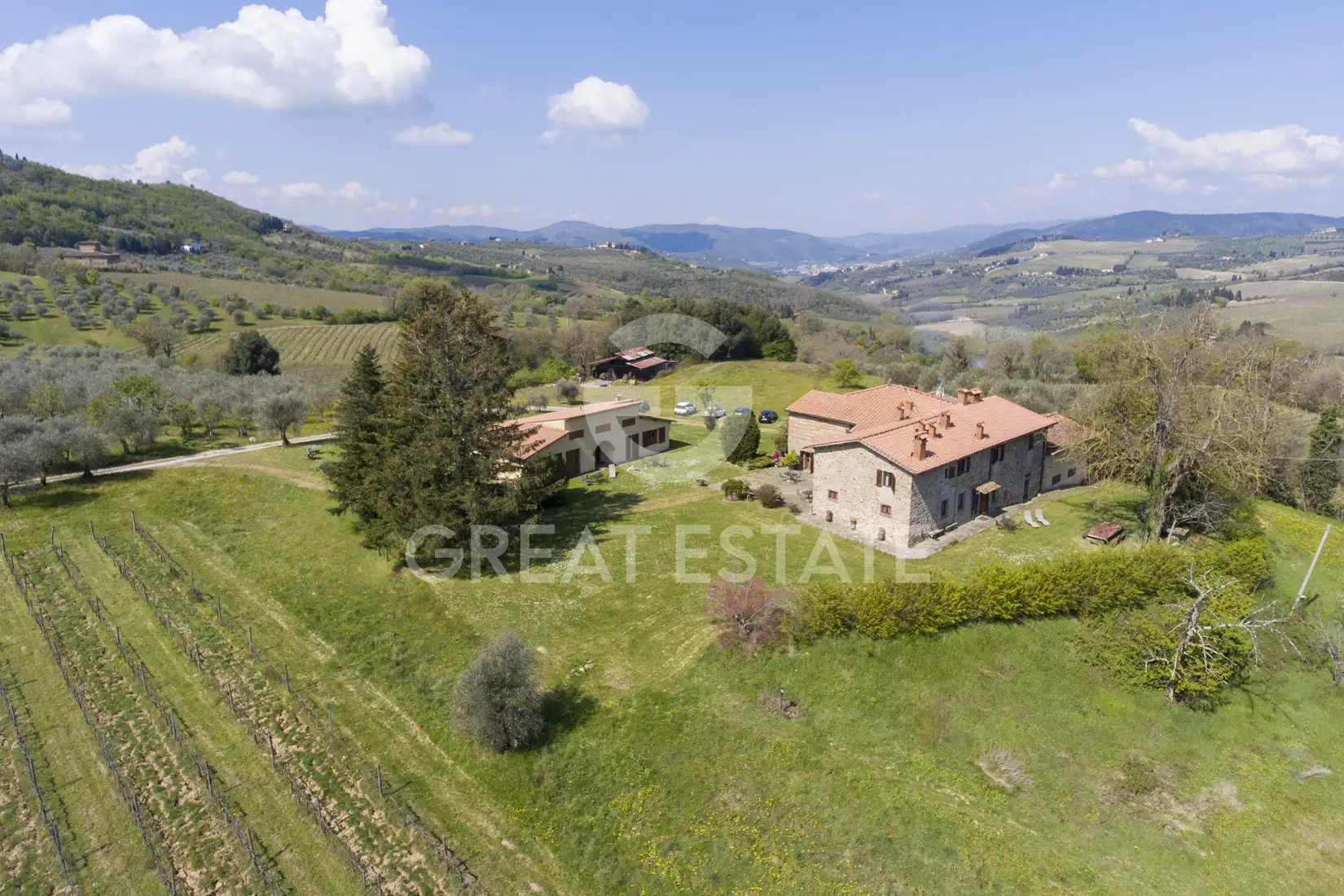 House 1563m² in Italy, Florence. Priced at 1950000€ rent photo-1