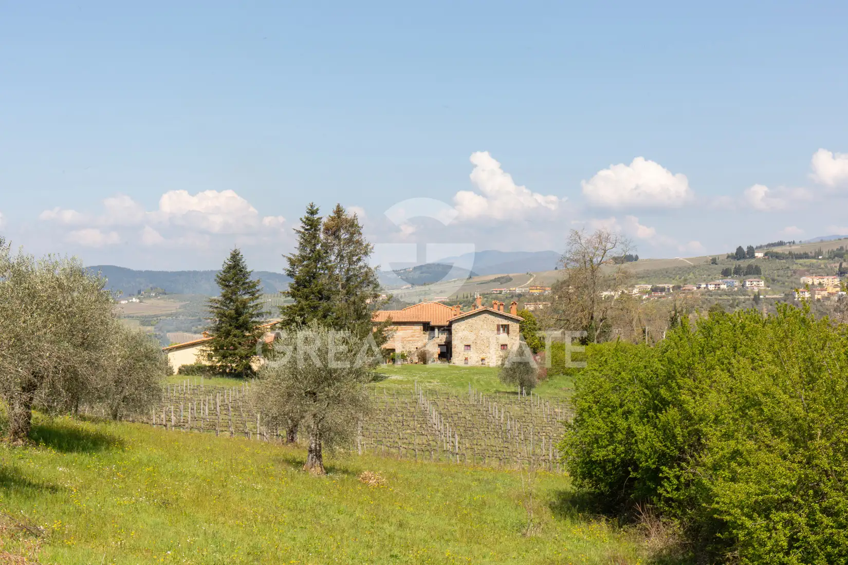House 1563m² in Italy, Florence. Priced at 1950000€ rent photo-2