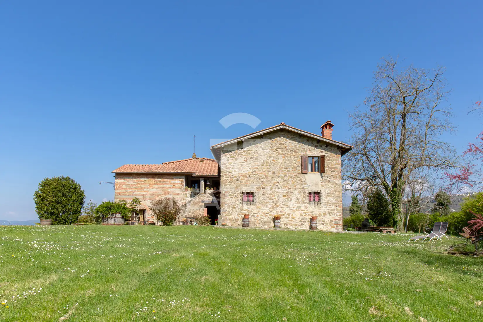 House 1563m² in Italy, Florence. Priced at 1950000€ rent photo-5