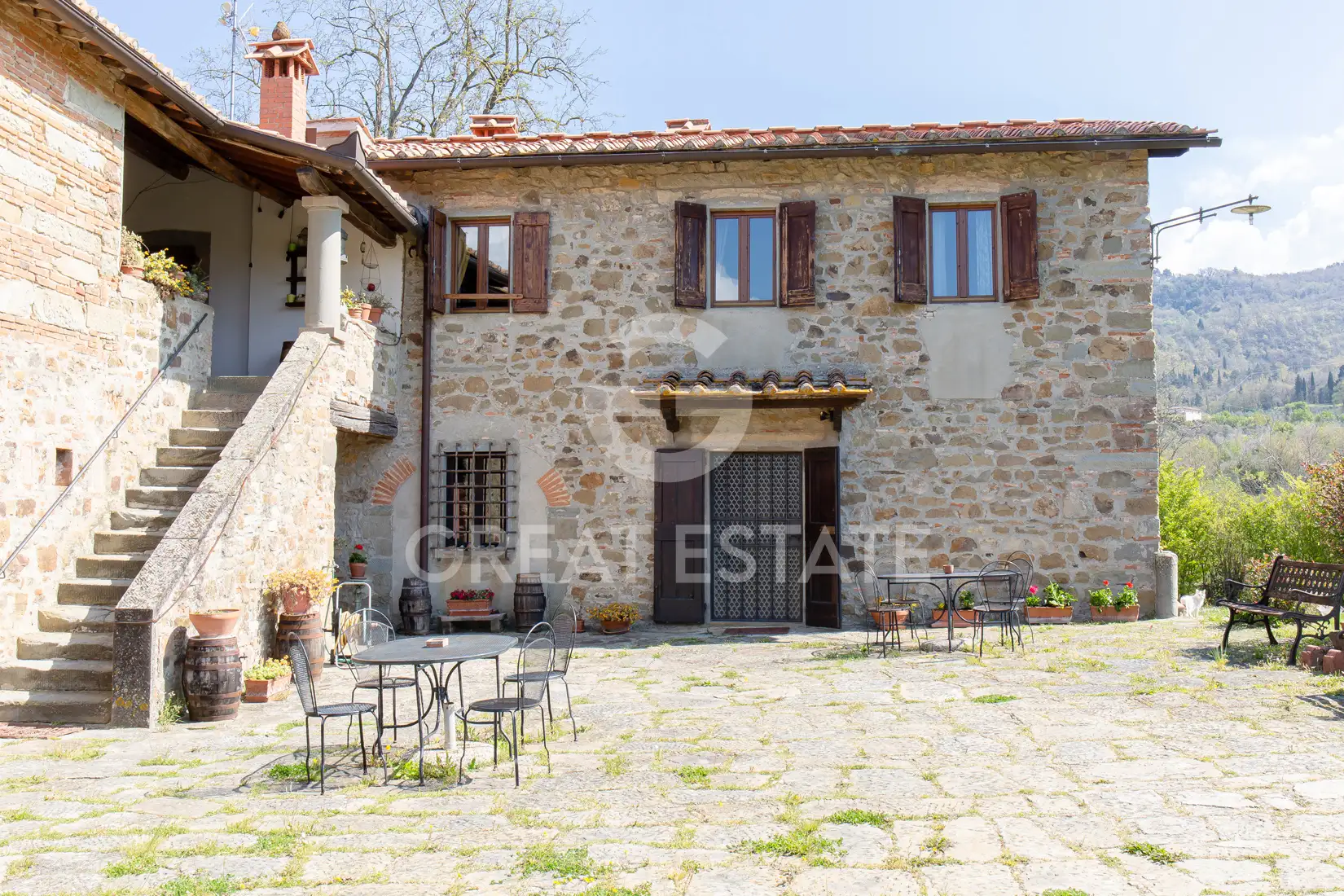 House 1563m² in Italy, Florence. Priced at 1950000€ rent photo-6
