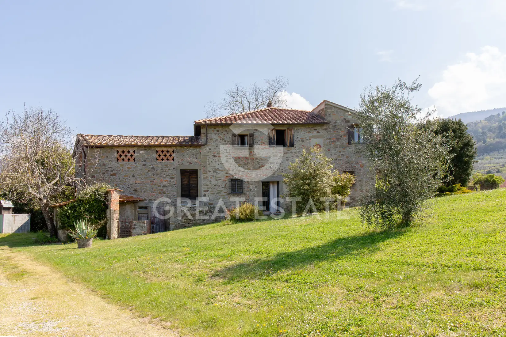 House 1563m² in Italy, Florence. Priced at 1950000€ rent photo-7