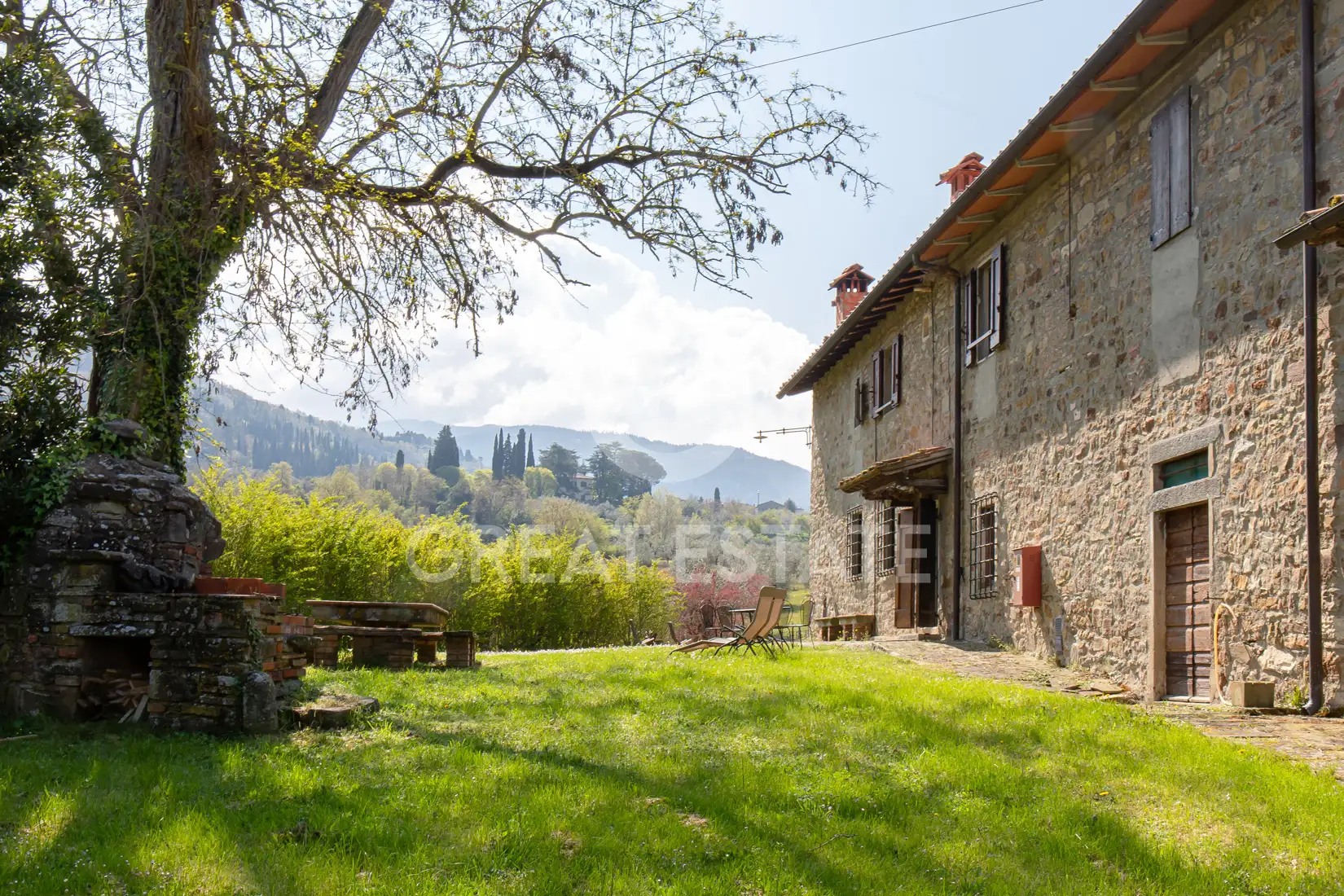 House 1563m² in Italy, Florence. Priced at 1950000€ rent photo-9