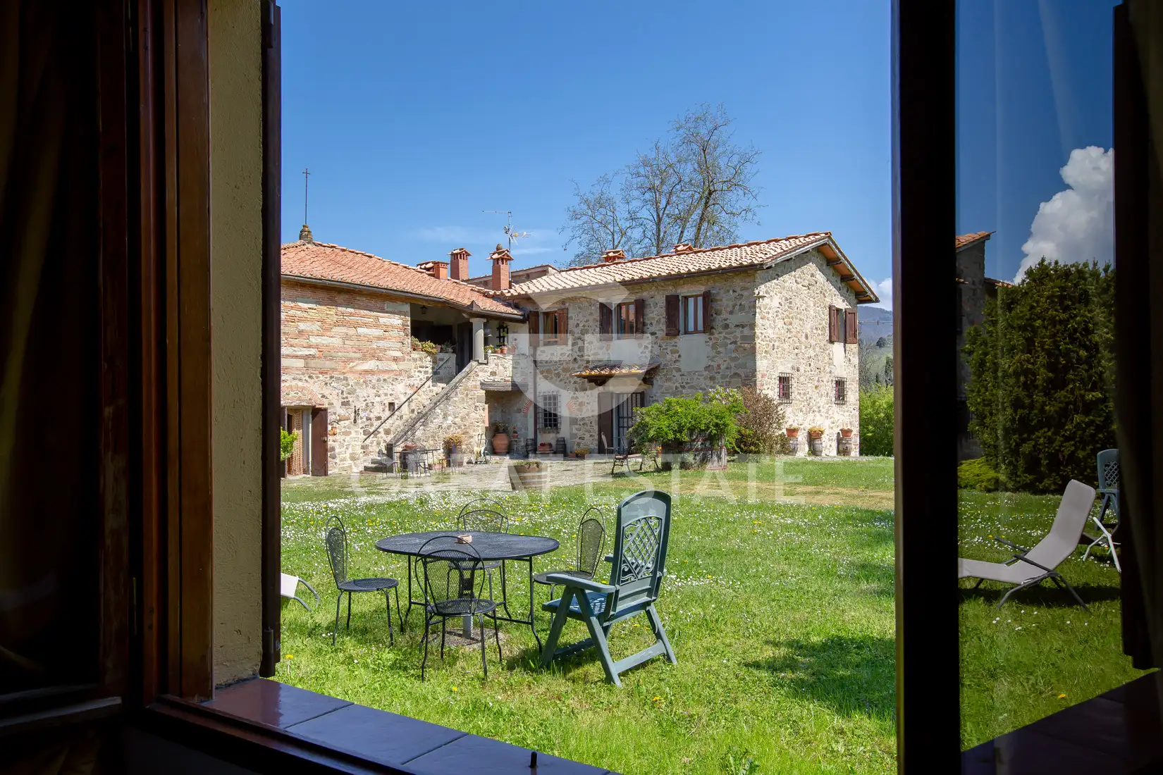 House 1563m² in Italy, Florence. Priced at 1950000€ rent photo-12