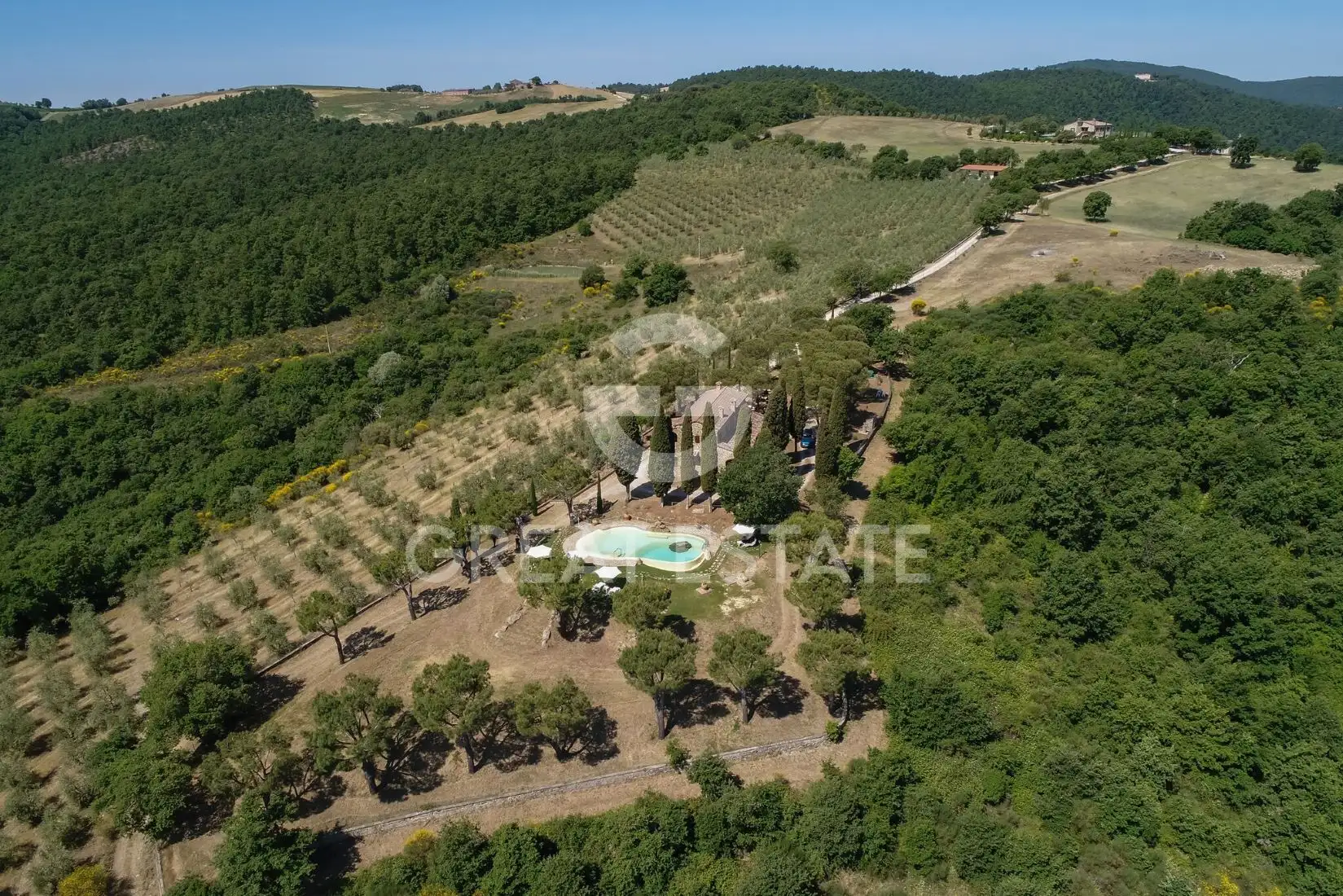 House 937m² in Italy, Siena. Priced at 3900000€ rent photo-5