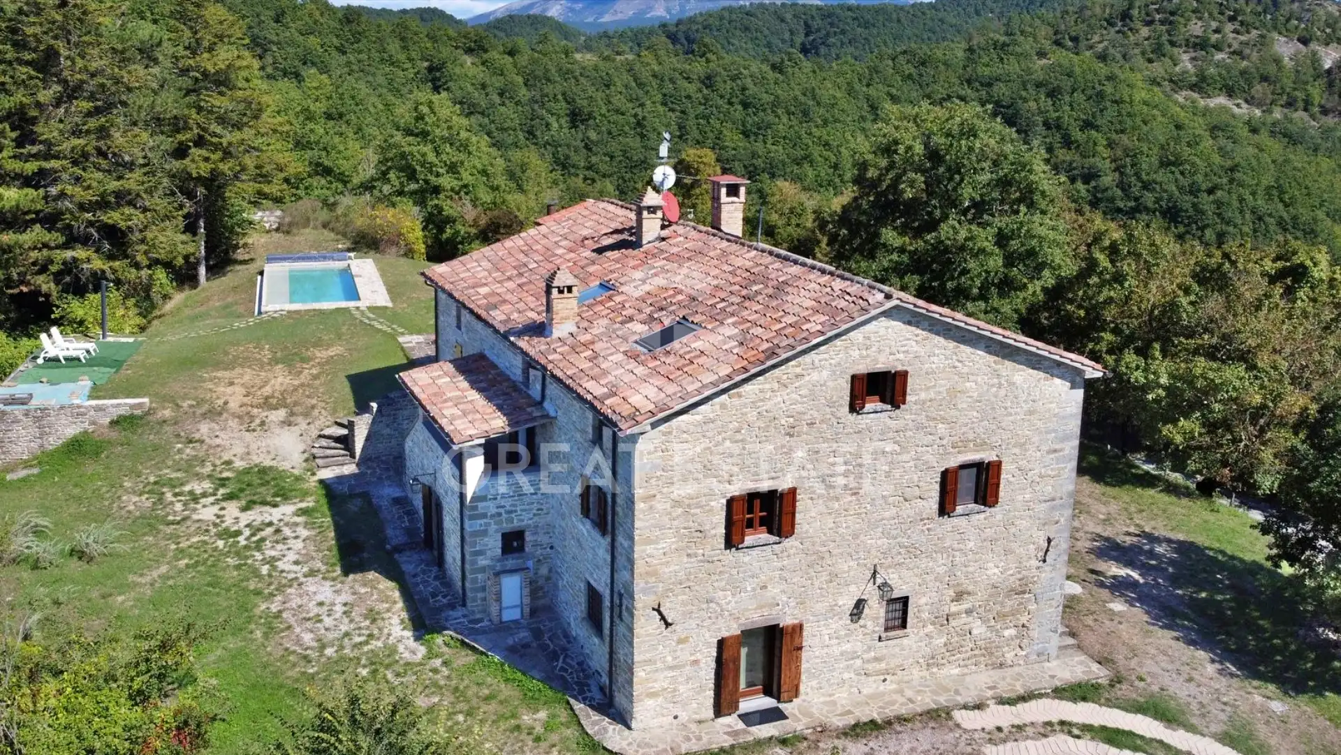 House 600m² in Italy, Perugia. Priced at 695000€ rent photo-3