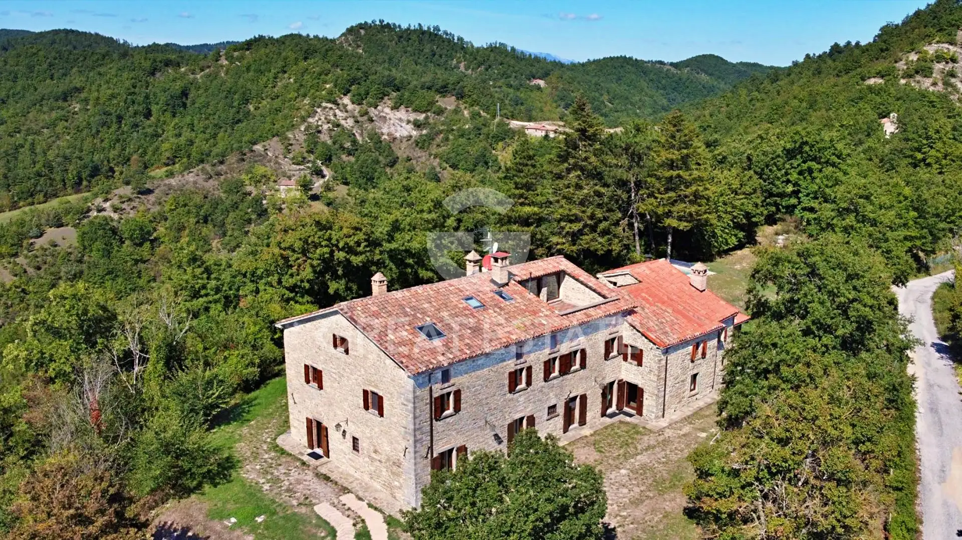House 600m² in Italy, Perugia. Priced at 695000€ rent photo-4