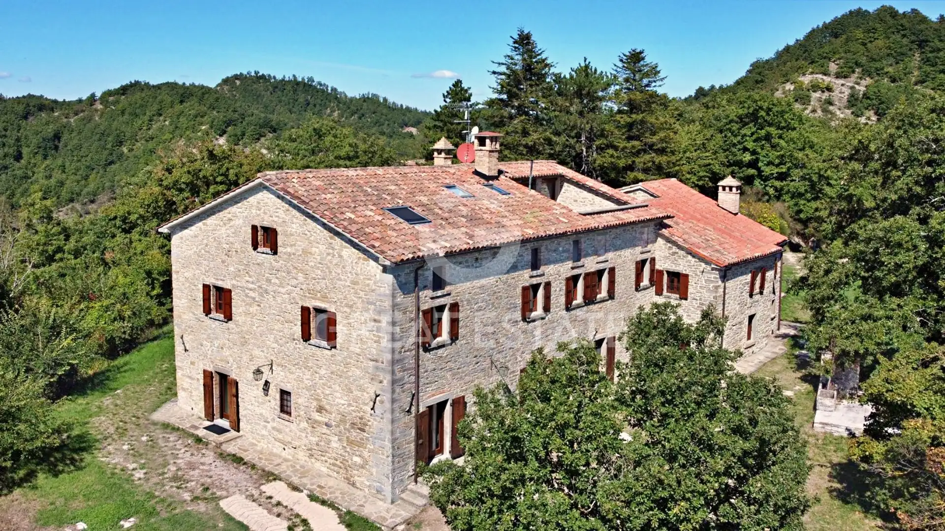 House 600m² in Italy, Perugia. Priced at 695000€ rent photo-6