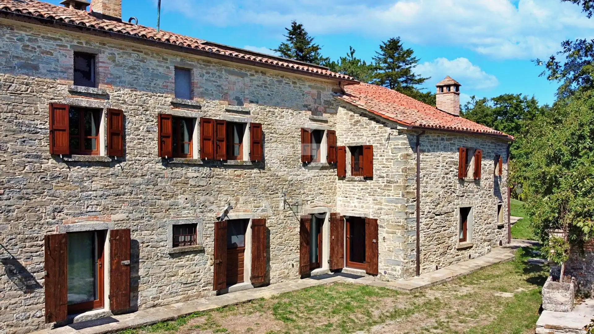 House 600m² in Italy, Perugia. Priced at 695000€ rent photo-7
