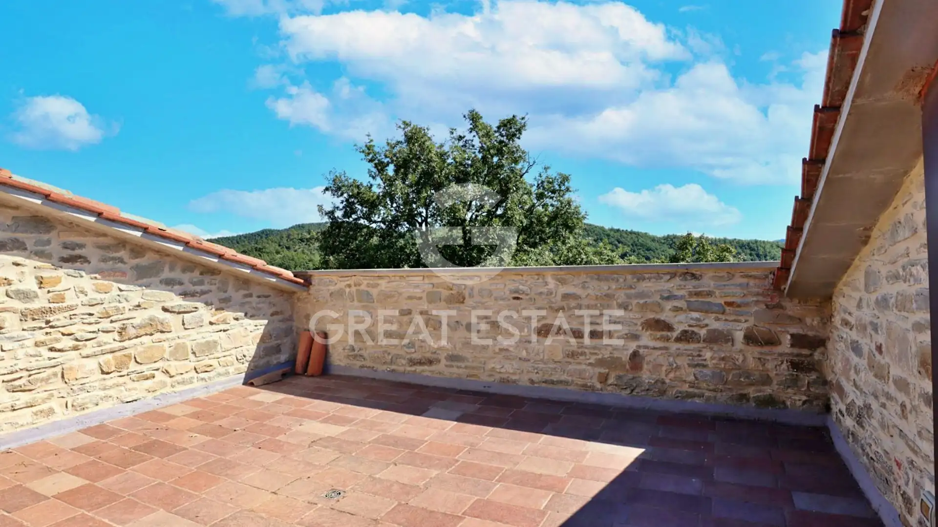 House 600m² in Italy, Perugia. Priced at 695000€ rent photo-15