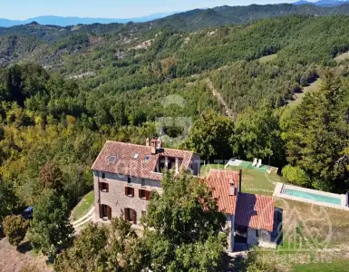 Buy in Italy for 695000€