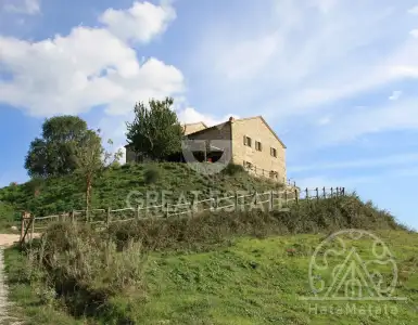 Buy in Italy for 898000€