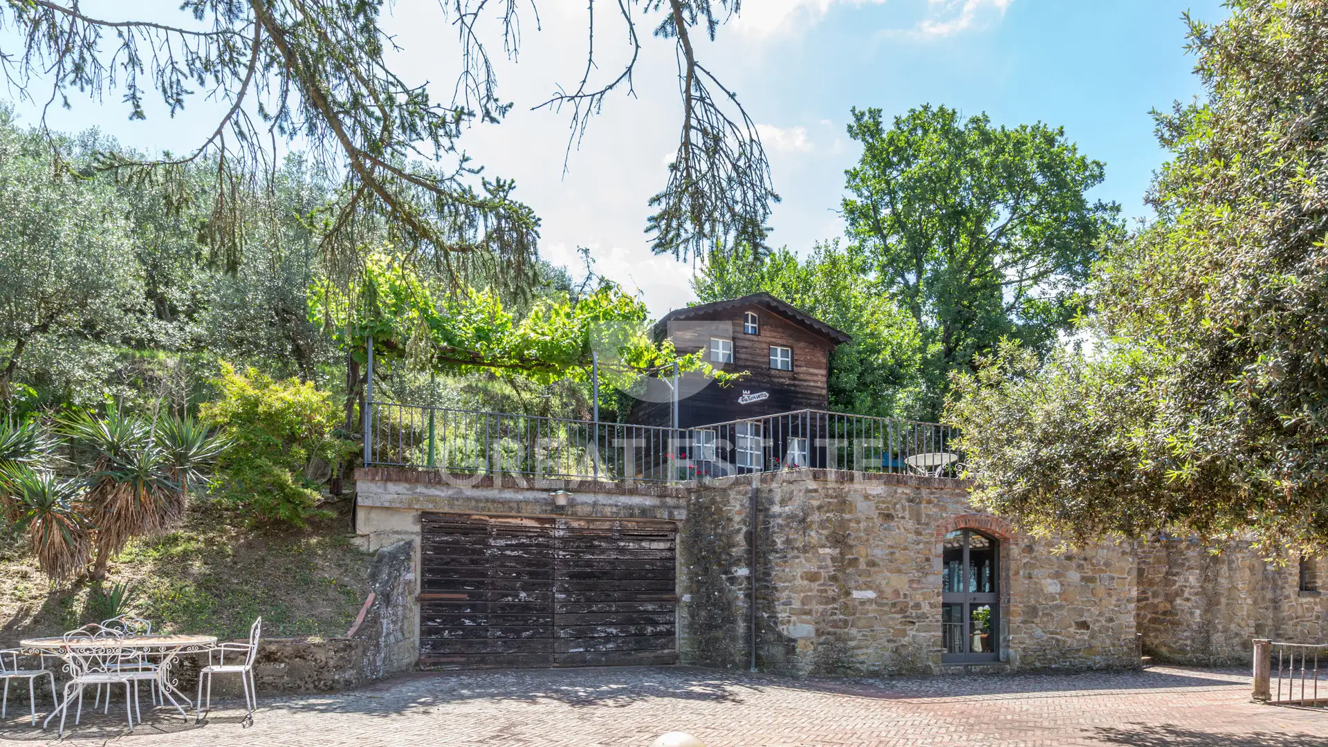 House 630m² in Italy, Arezzo. Priced at 980000€ rent photo-15
