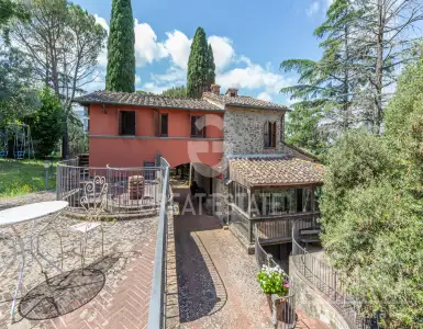 Buy in Italy for 980000€