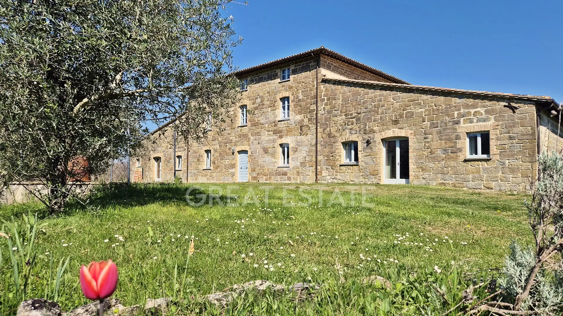 House 844m² in Italy, Perugia. Priced at 780000€ rent photo-15