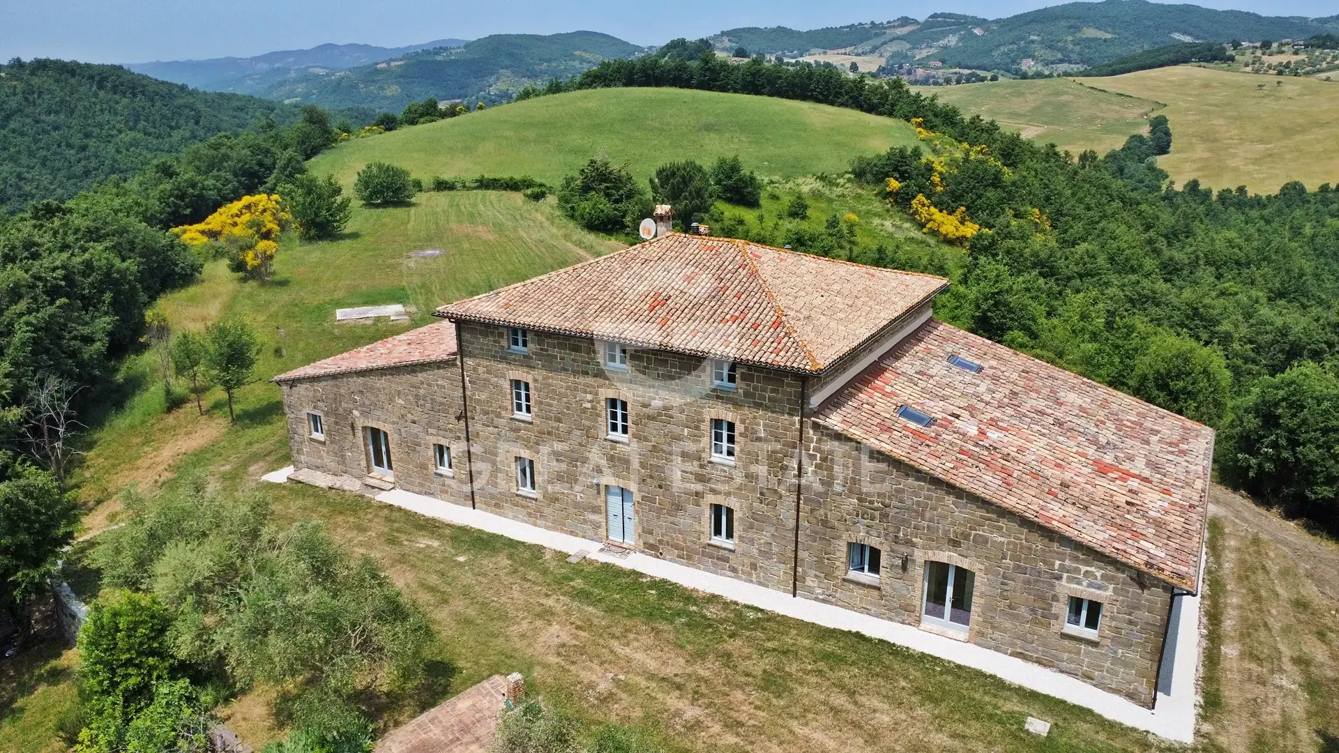 House 844m² in Italy, Perugia. Priced at 780000€ rent photo-11