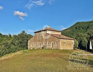 Buy in Italy for 780000€