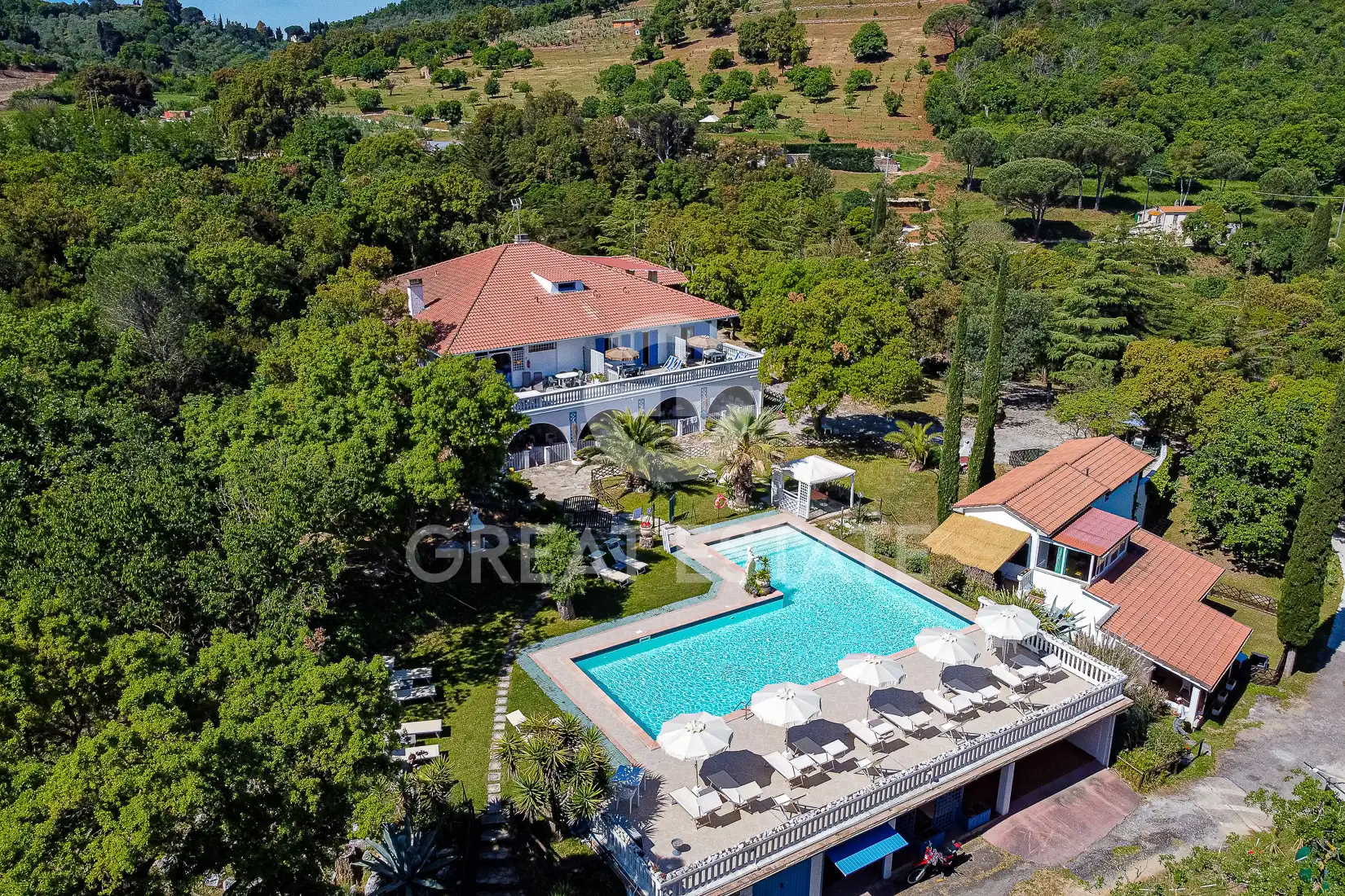 House 835m² in Italy, Livorno. Priced at 1200000€ rent photo-2