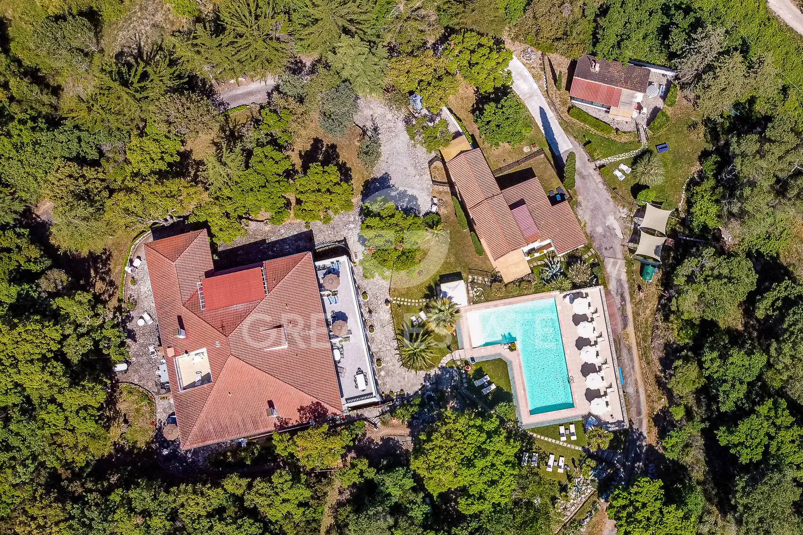House 835m² in Italy, Livorno. Priced at 1200000€ rent photo-3