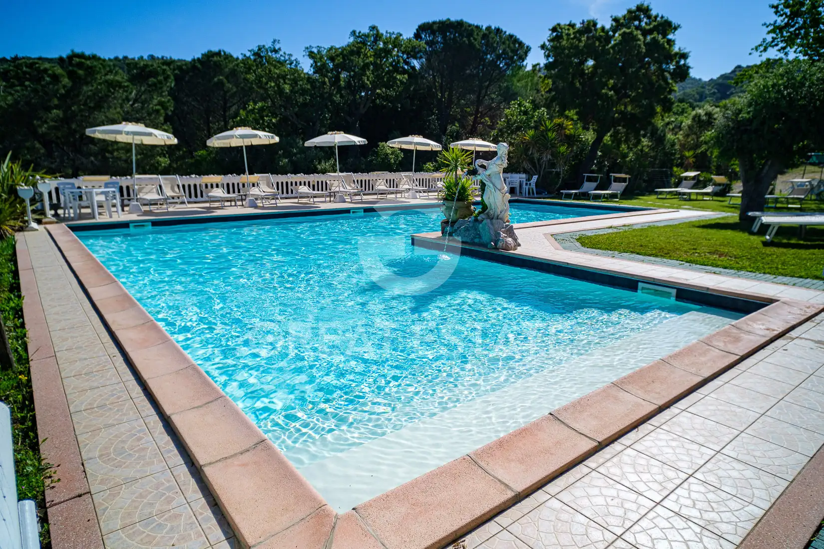 House 835m² in Italy, Livorno. Priced at 1200000€ rent photo-12