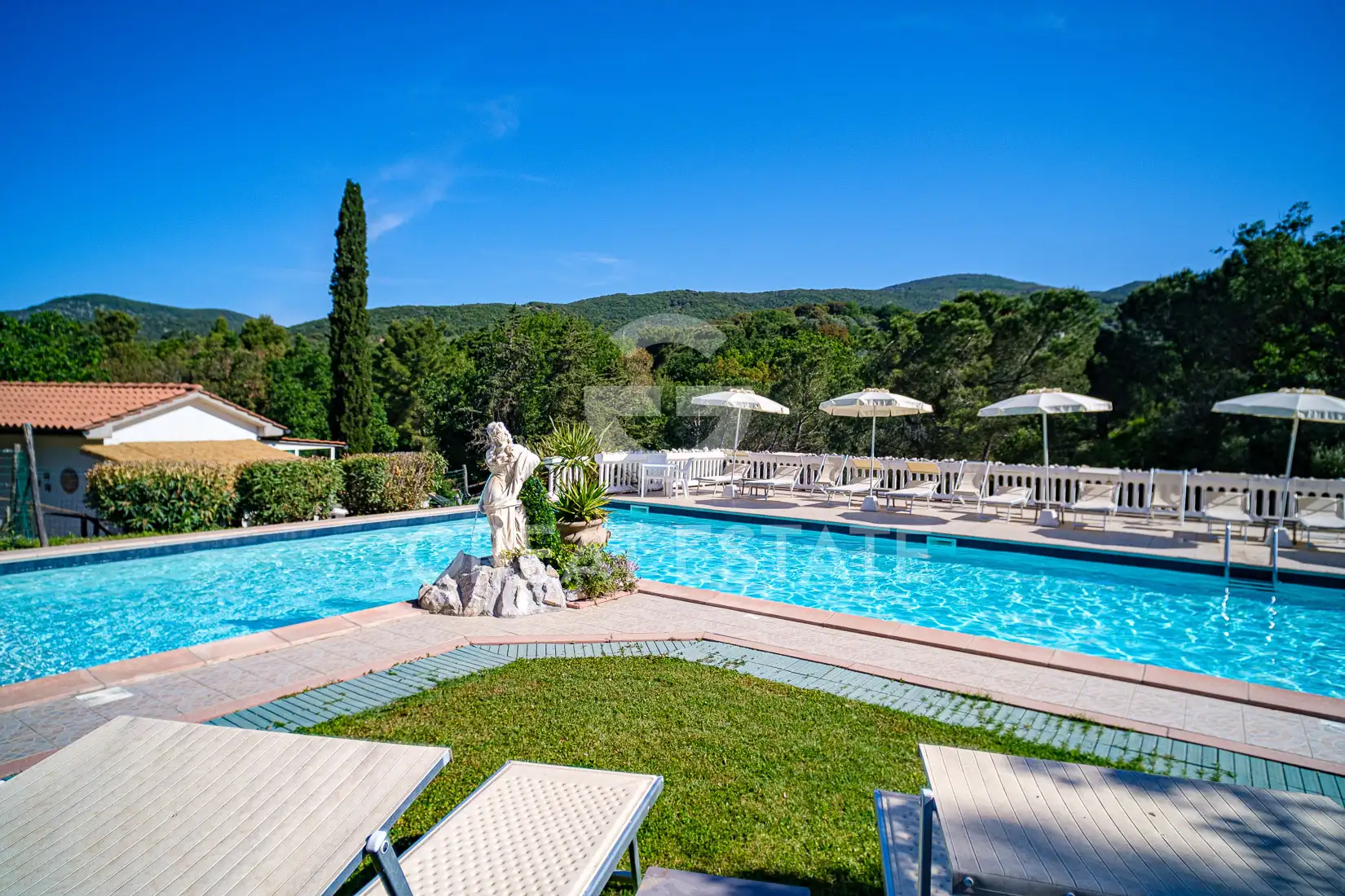 House 835m² in Italy, Livorno. Priced at 1200000€ rent photo-13