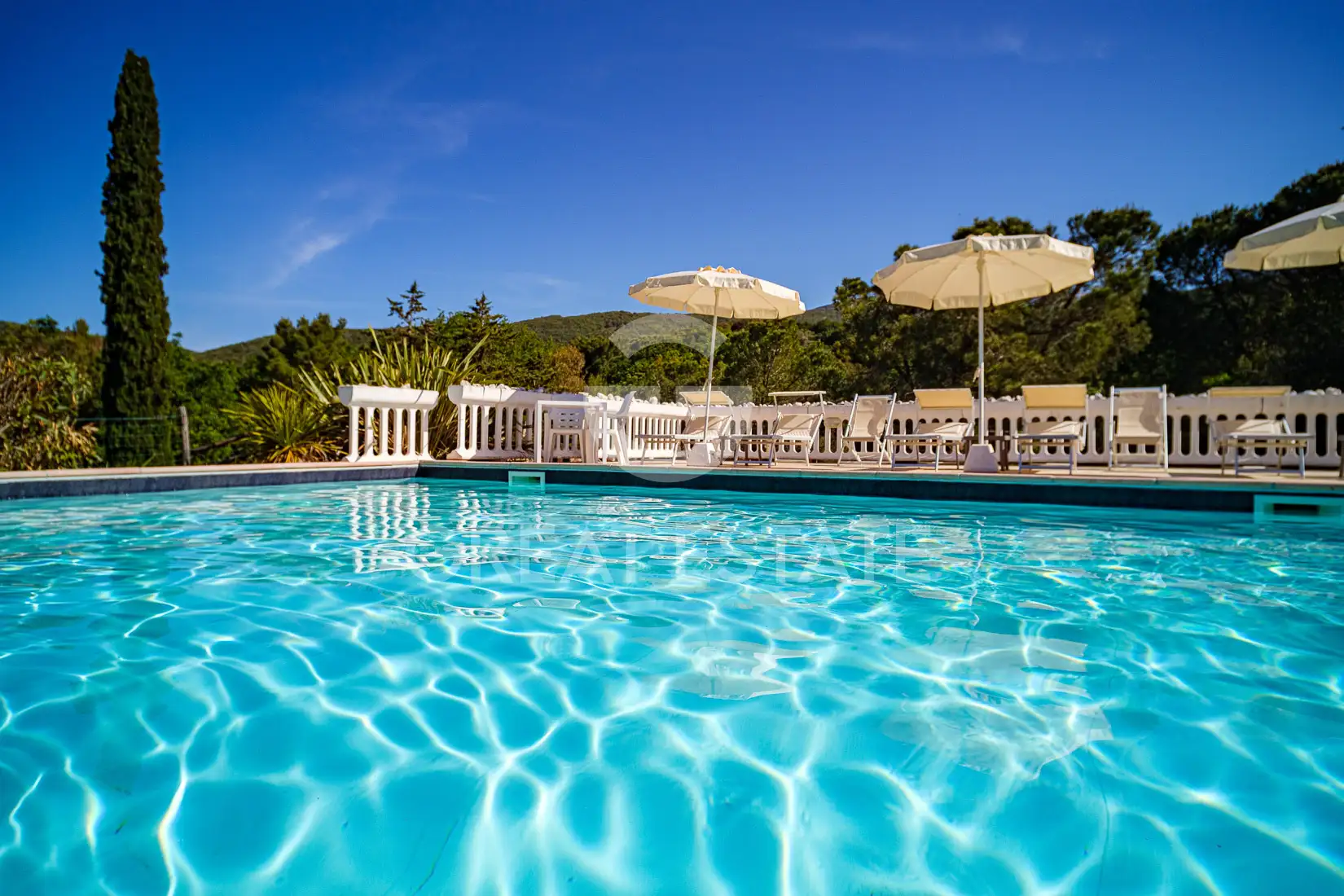 House 835m² in Italy, Livorno. Priced at 1200000€ rent photo-14