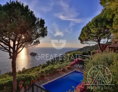 Buy in Italy for 8500000€