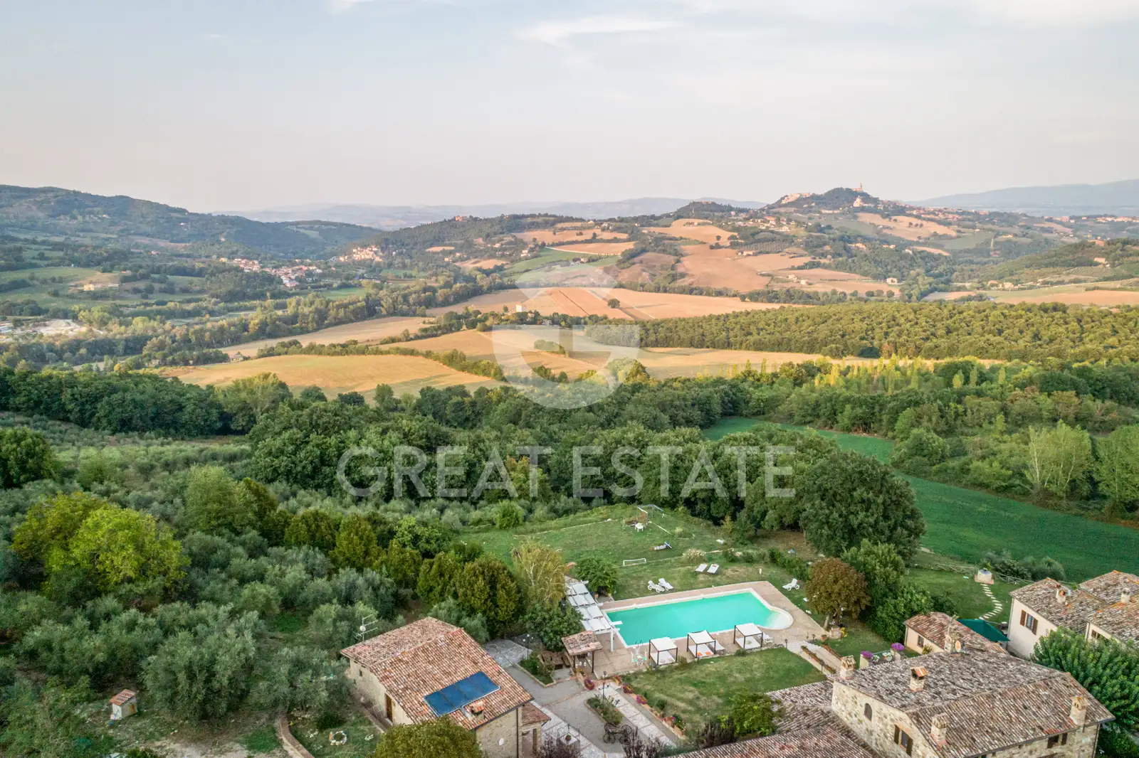 House 970m² in Italy, Perugia. Priced at 1490000€ rent photo-1
