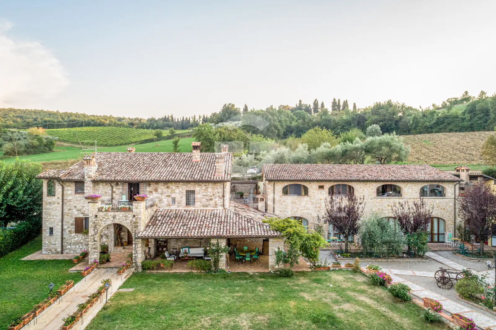 House 970m² in Italy, Perugia. Priced at 1490000€ rent photo-3