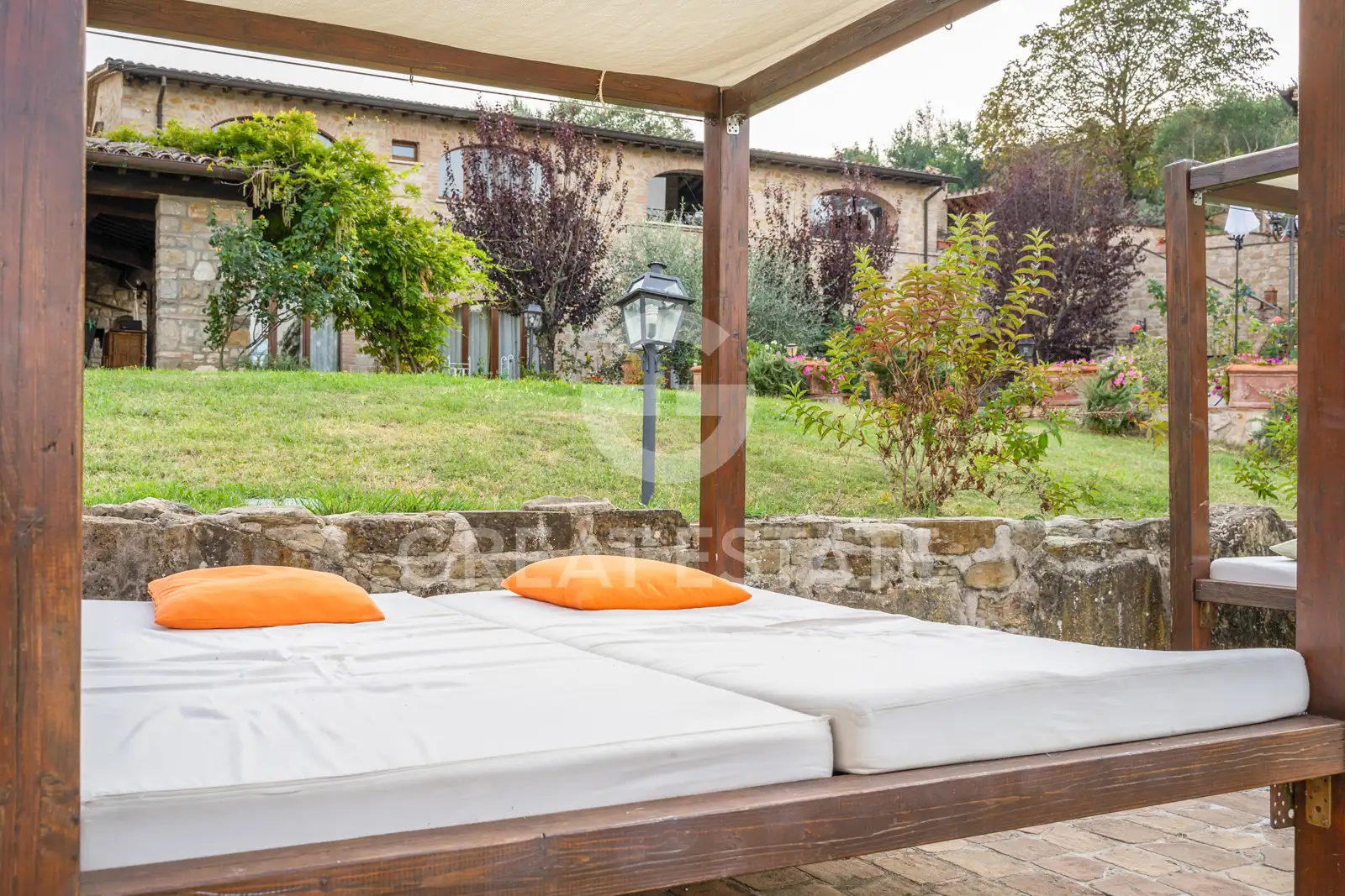 House 970m² in Italy, Perugia. Priced at 1490000€ rent photo-4