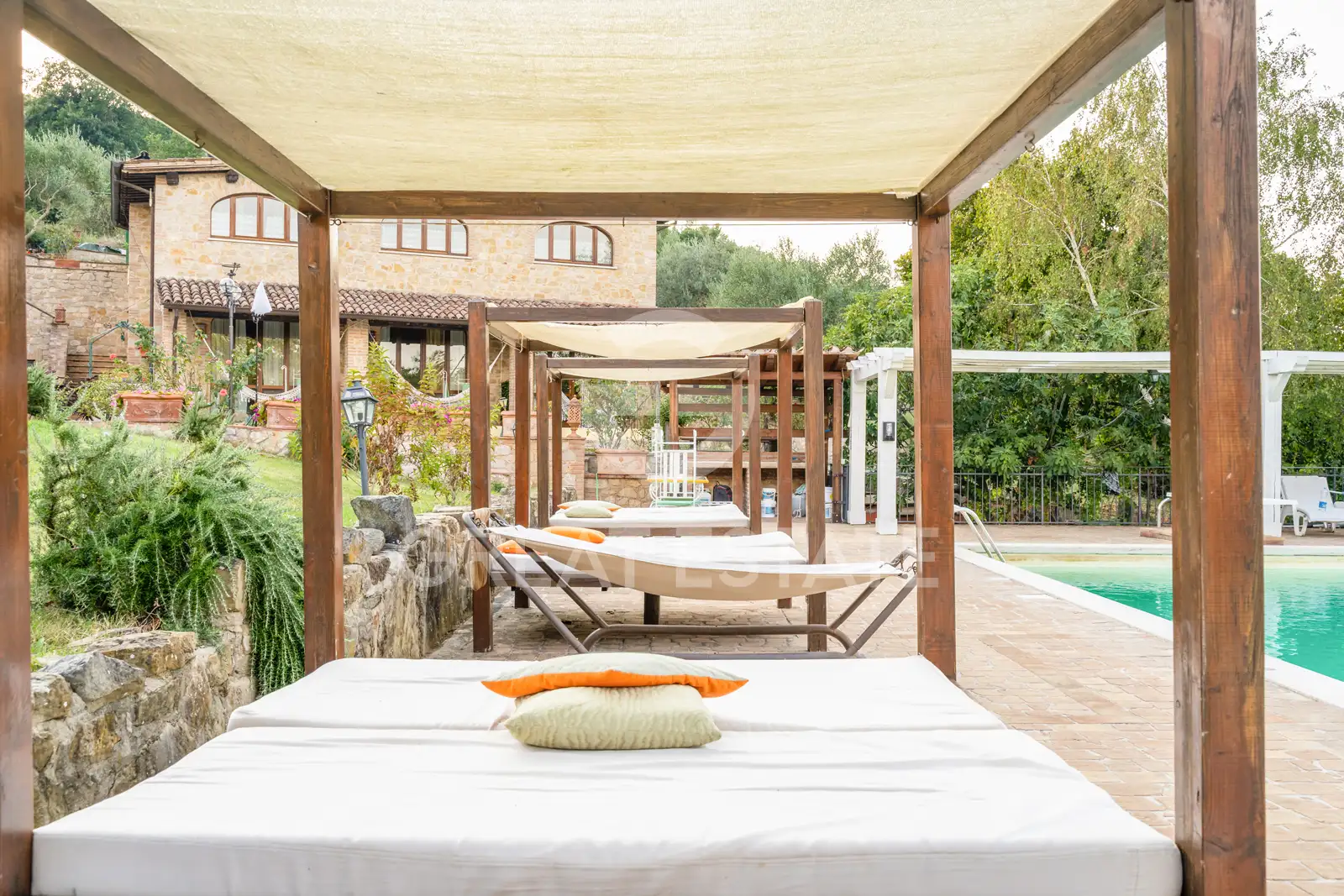 House 970m² in Italy, Perugia. Priced at 1490000€ rent photo-6