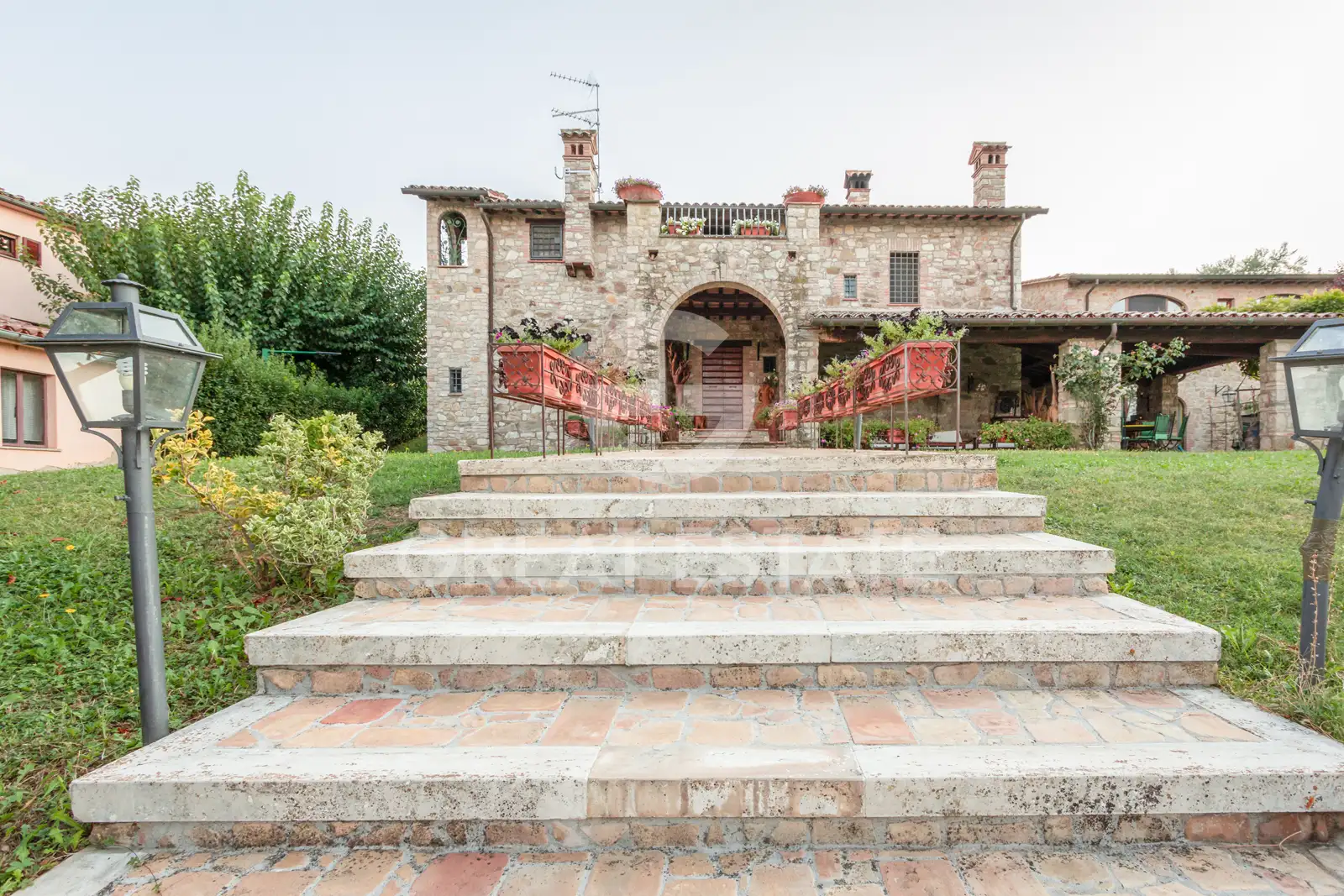 House 970m² in Italy, Perugia. Priced at 1490000€ rent photo-7