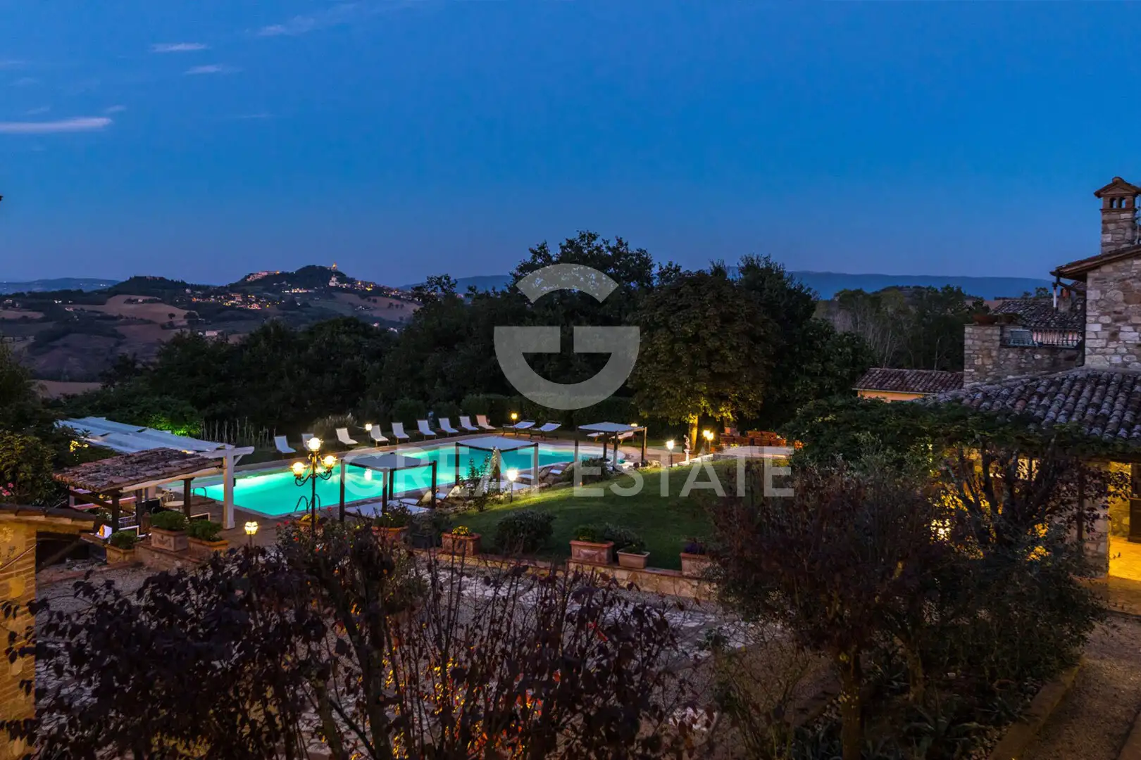House 970m² in Italy, Perugia. Priced at 1490000€ rent photo-9