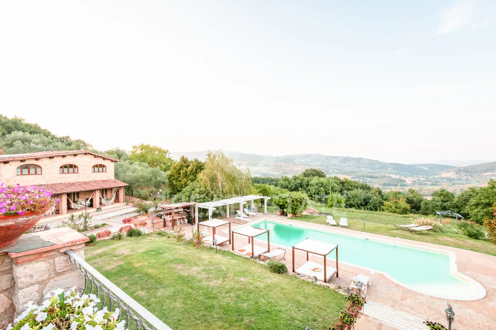 House 970m² in Italy, Perugia. Priced at 1490000€ rent photo-12
