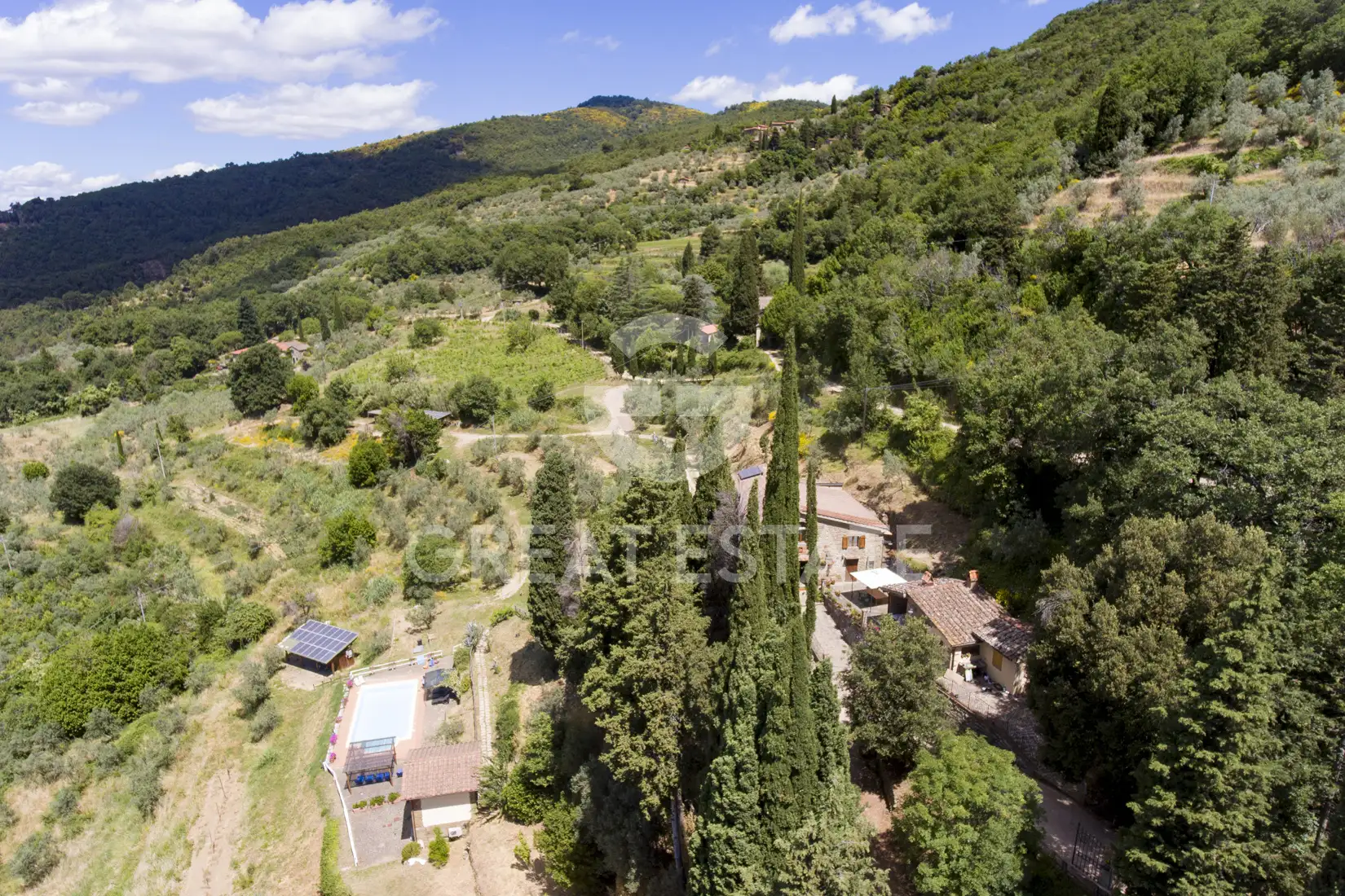 House 926m² in Italy, Arezzo. Priced at 1500000€ rent photo-2