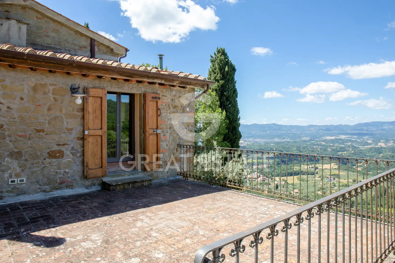 House 926m² in Italy, Arezzo. Priced at 1500000€ rent photo-7