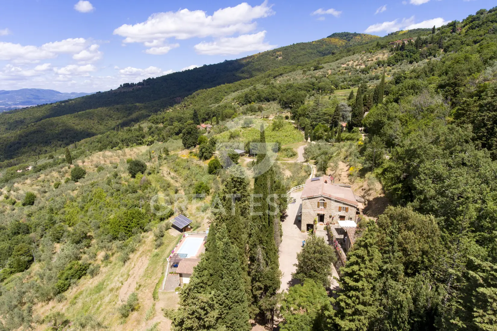 House 926m² in Italy, Arezzo. Priced at 1500000€ rent photo-8