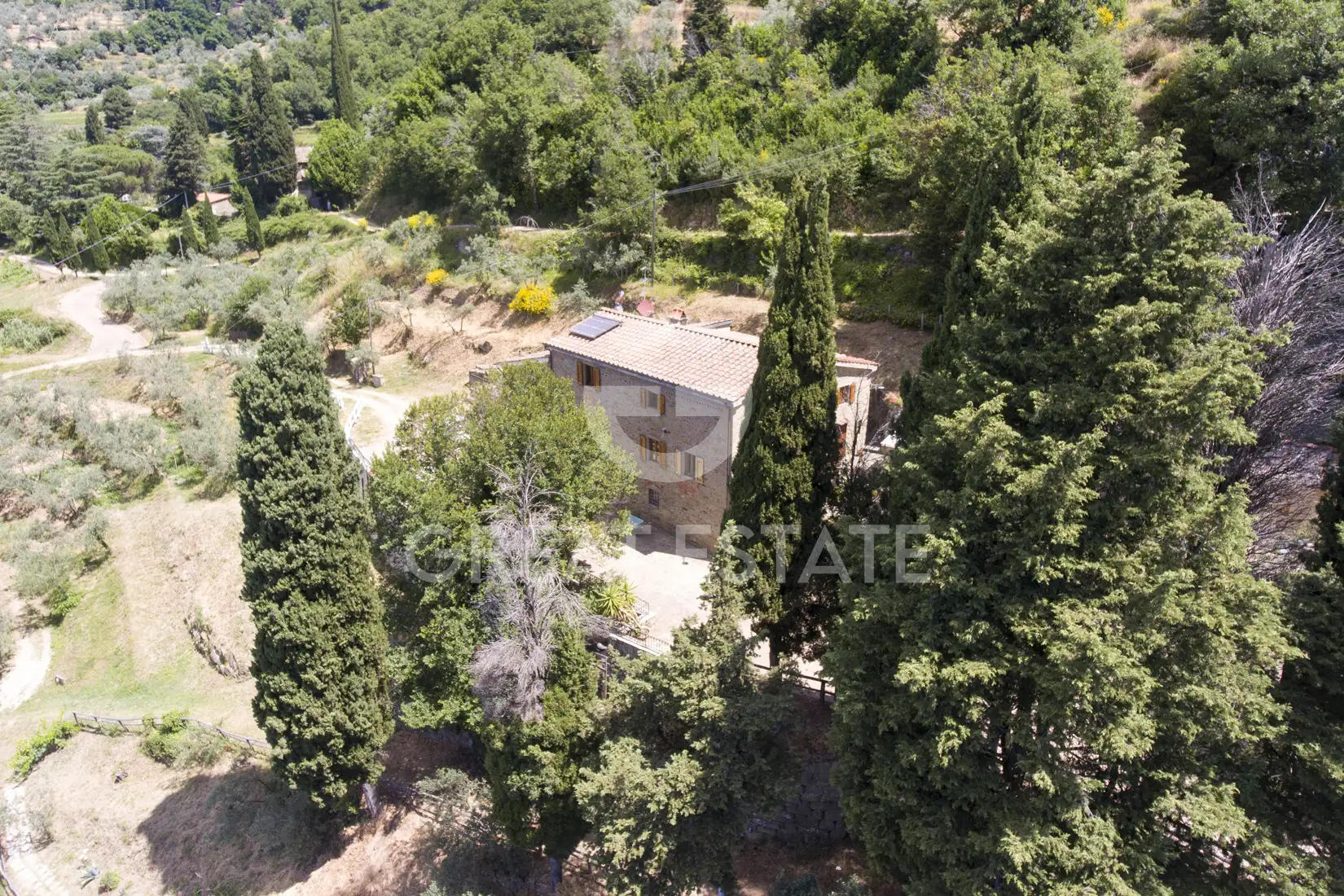 House 926m² in Italy, Arezzo. Priced at 1500000€ rent photo-9