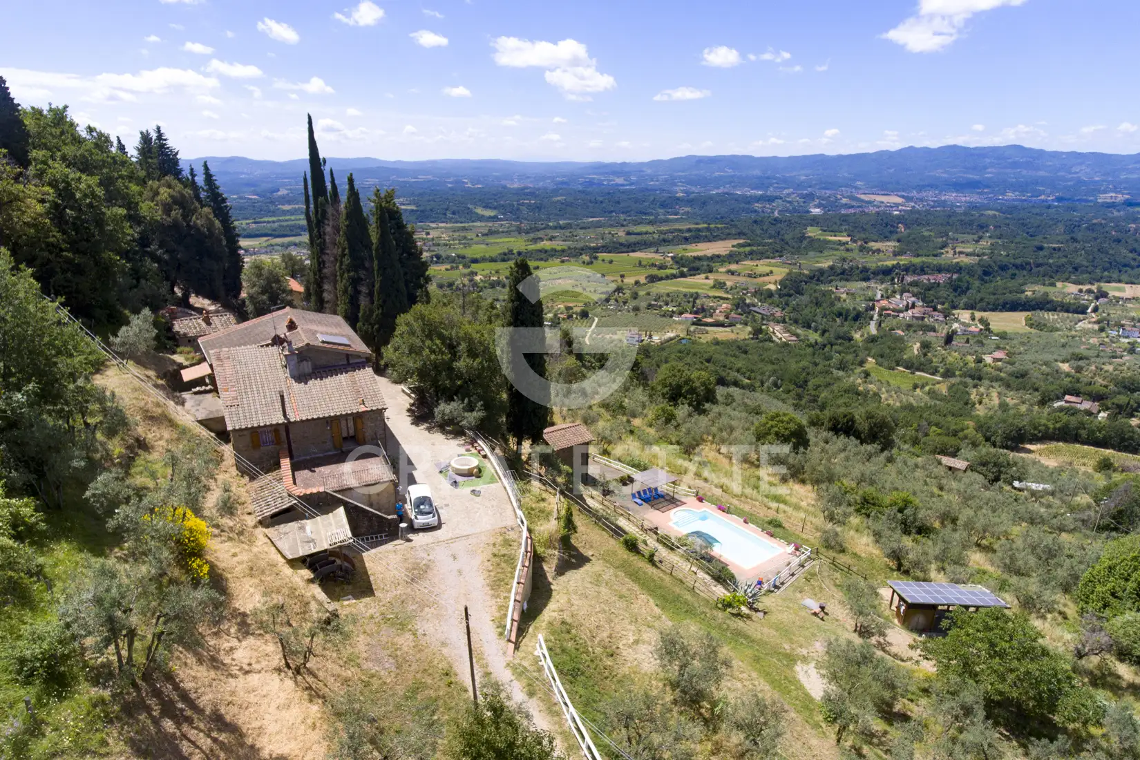 House 926m² in Italy, Arezzo. Priced at 1500000€ rent photo-10