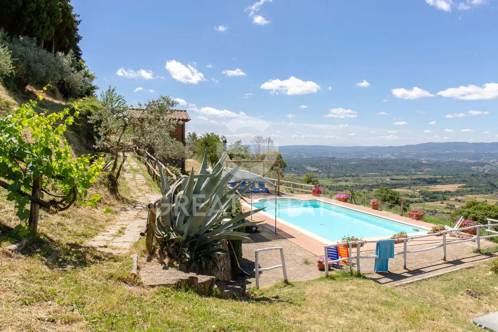 House 926m² in Italy, Arezzo. Priced at 1500000€ rent photo-14