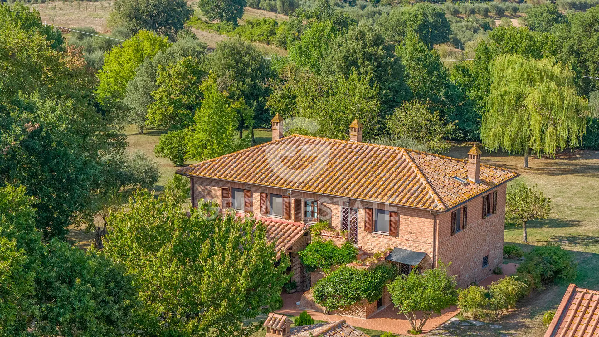 House 544m² in Italy, Perugia. Priced at 1100000€ rent photo-3