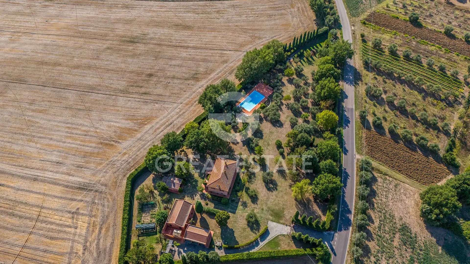 House 544m² in Italy, Perugia. Priced at 1100000€ rent photo-10