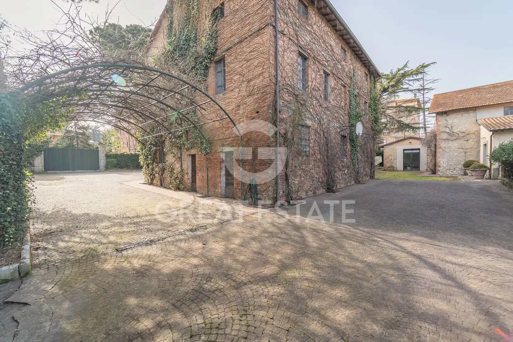Villa 2165m² in Italy, Perugia. Priced at 790000€ rent photo-13