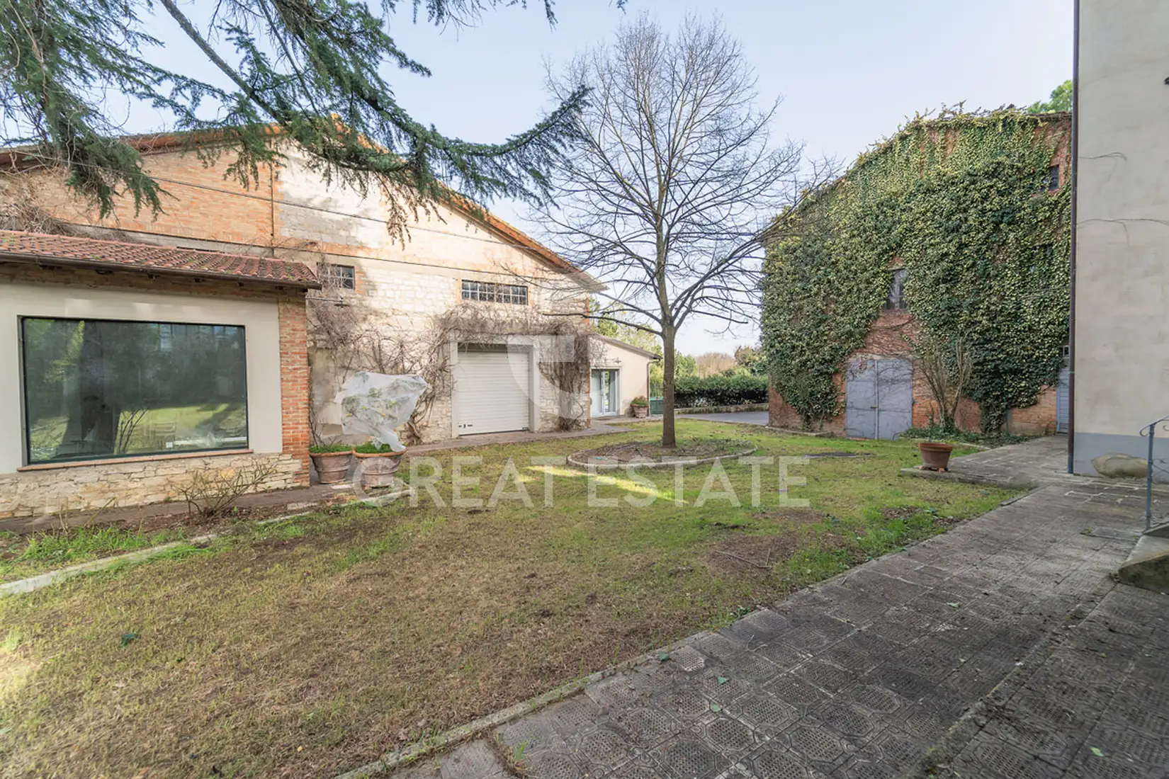 Villa 2165m² in Italy, Perugia. Priced at 790000€ rent photo-13