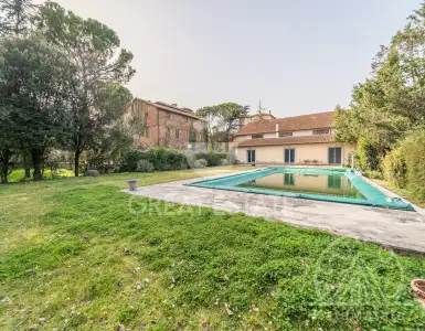 Buy in Italy for 790000€