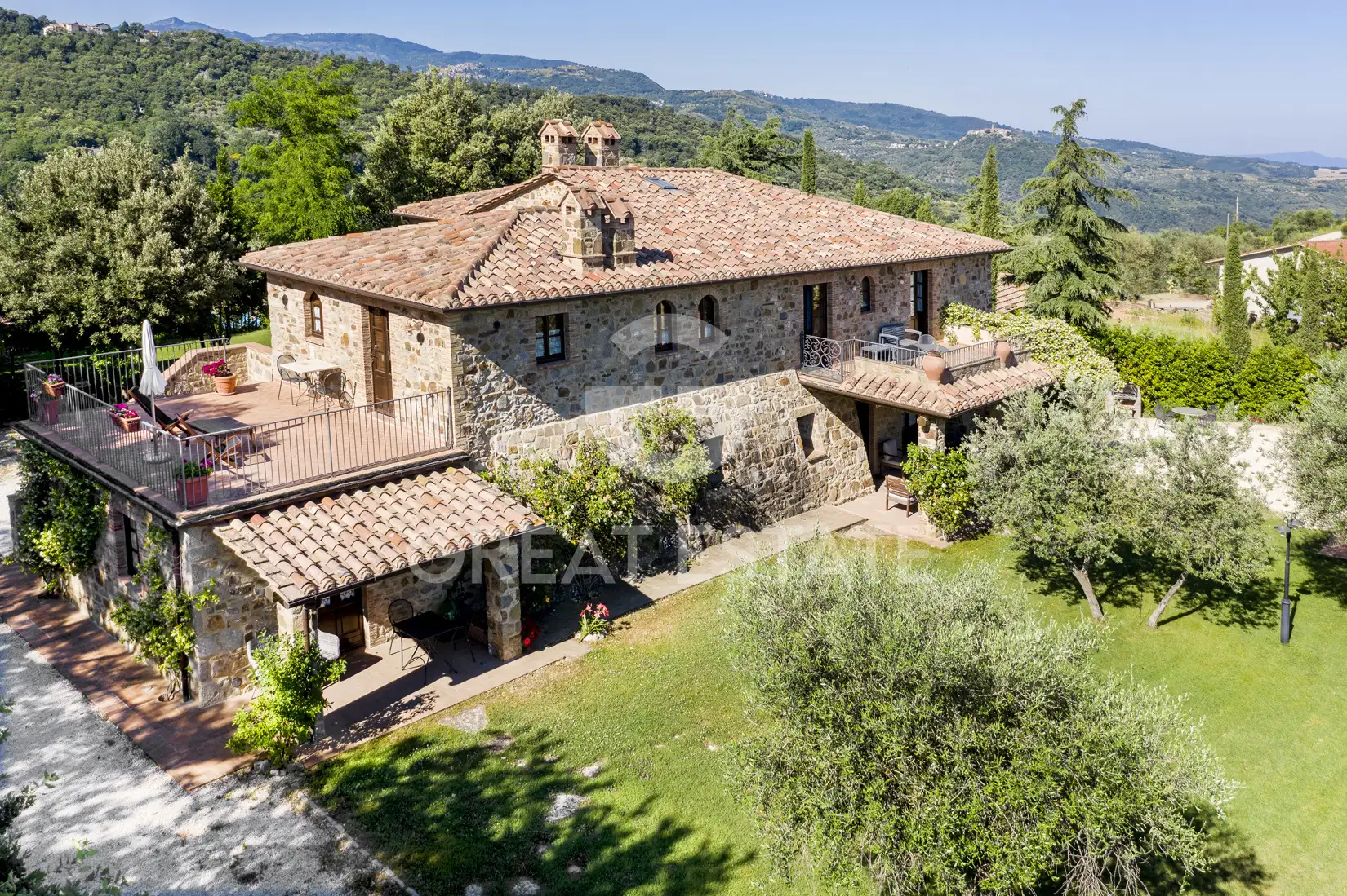 House 882m² in Italy, Grosseto. Priced at 1950000€ rent photo-2