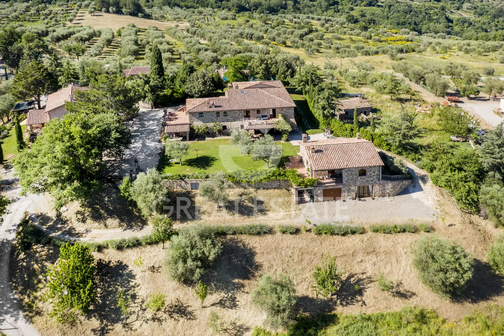 House 882m² in Italy, Grosseto. Priced at 1950000€ rent photo-3