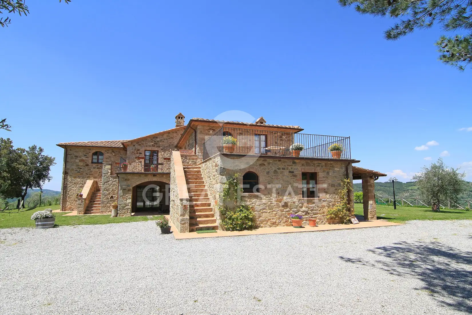 House 882m² in Italy, Grosseto. Priced at 1950000€ rent photo-5