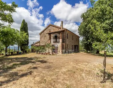 Buy in Italy for 540000€
